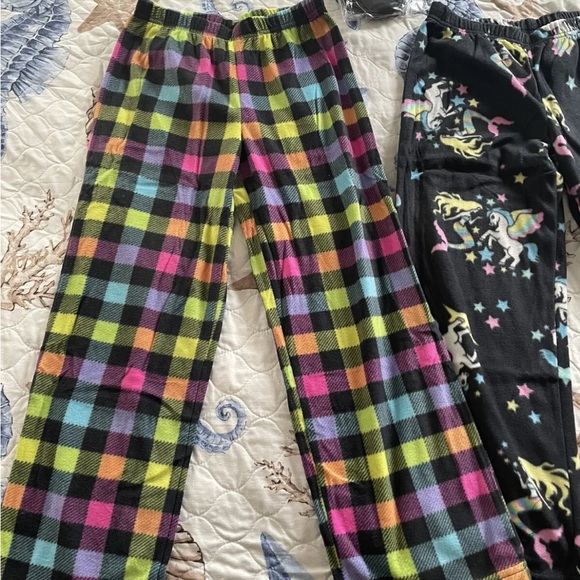 Nip girls size 7/8 Mad Dog 2 fleece pajama bottoms & pair of socks - Picture 4 of 5